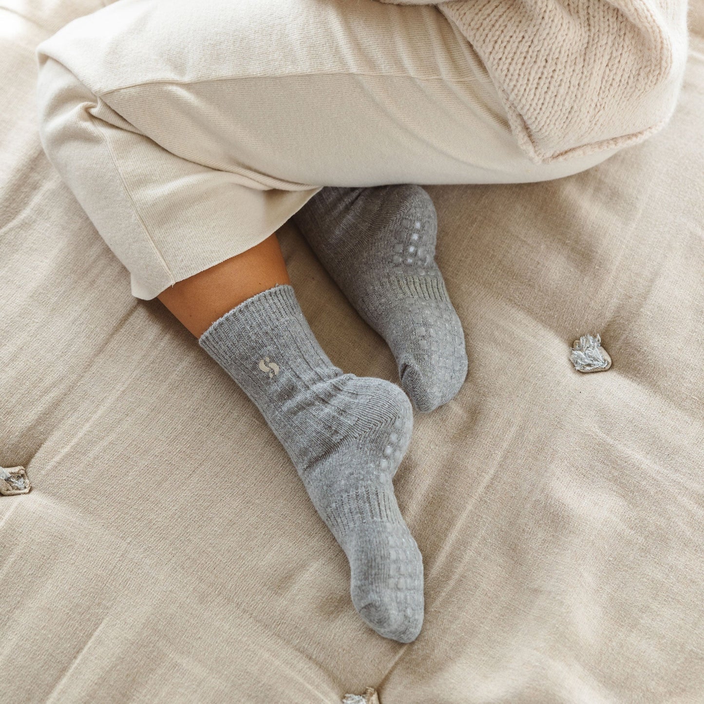 Serene Socks- Adult Merino Wool Non-Slip Socks- Light Grey - 1 pair