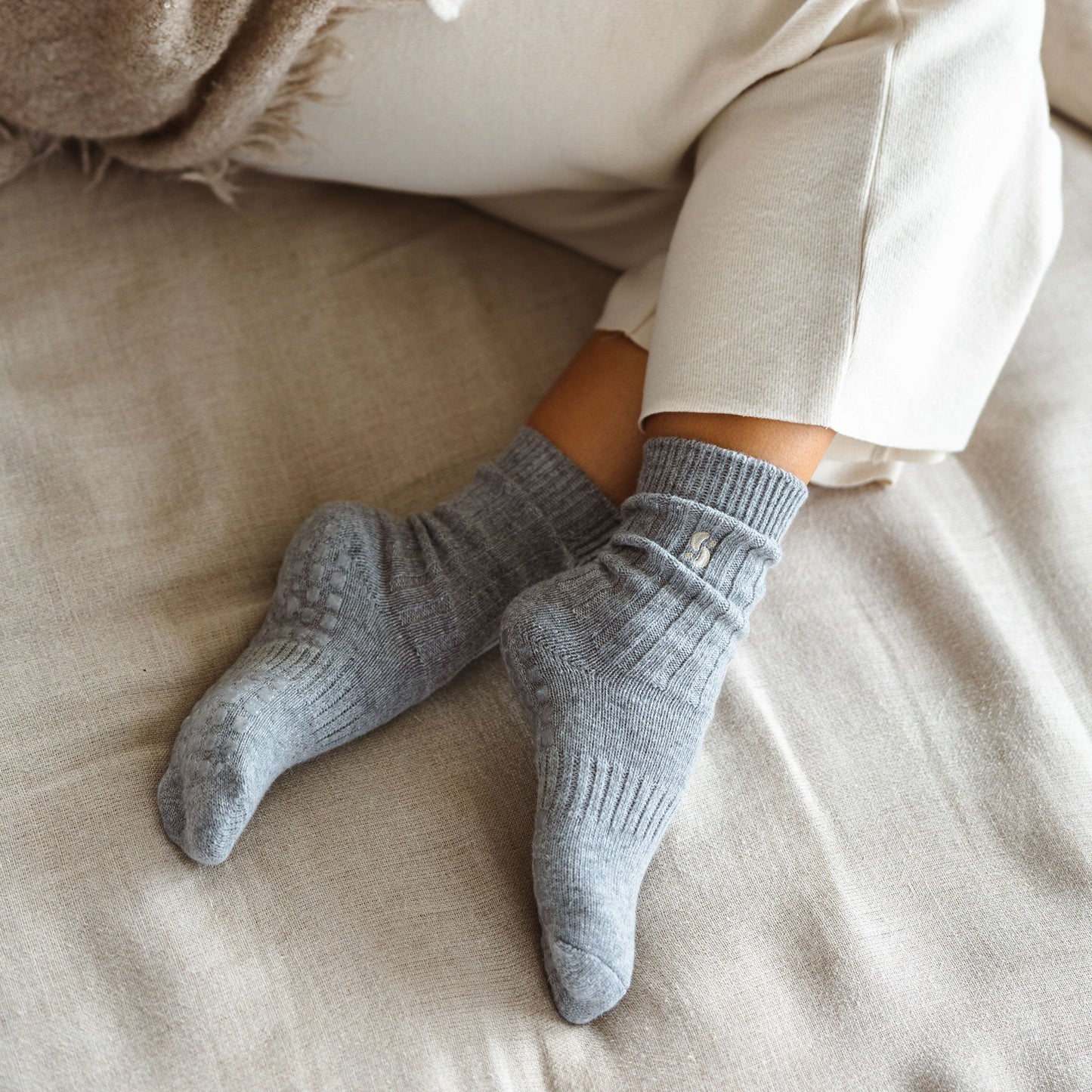 Serene Socks- Adult Merino Wool Non-Slip Socks- Light Grey - 1 pair