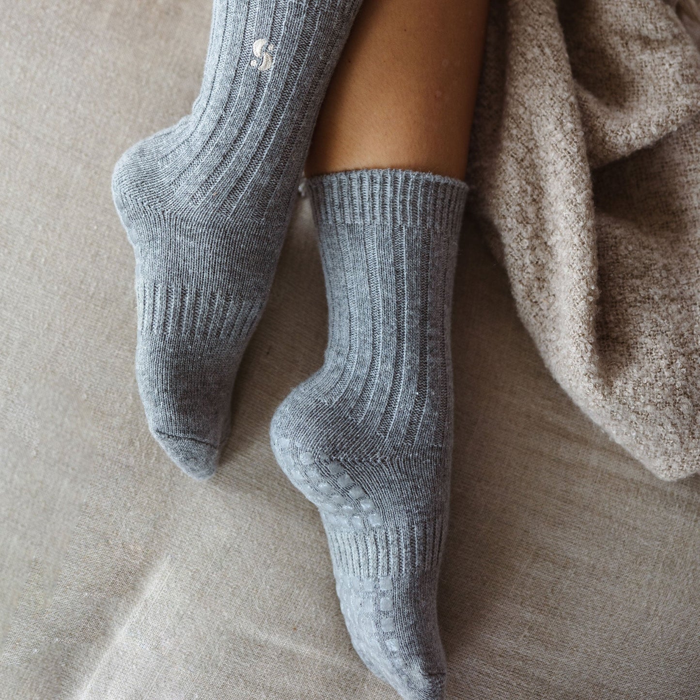 Serene Socks- Adult Merino Wool Non-Slip Socks- Light Grey - 1 pair